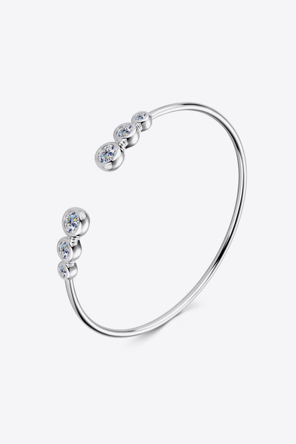 Elegant sterling silver bracelet with sparkling moissanite stones