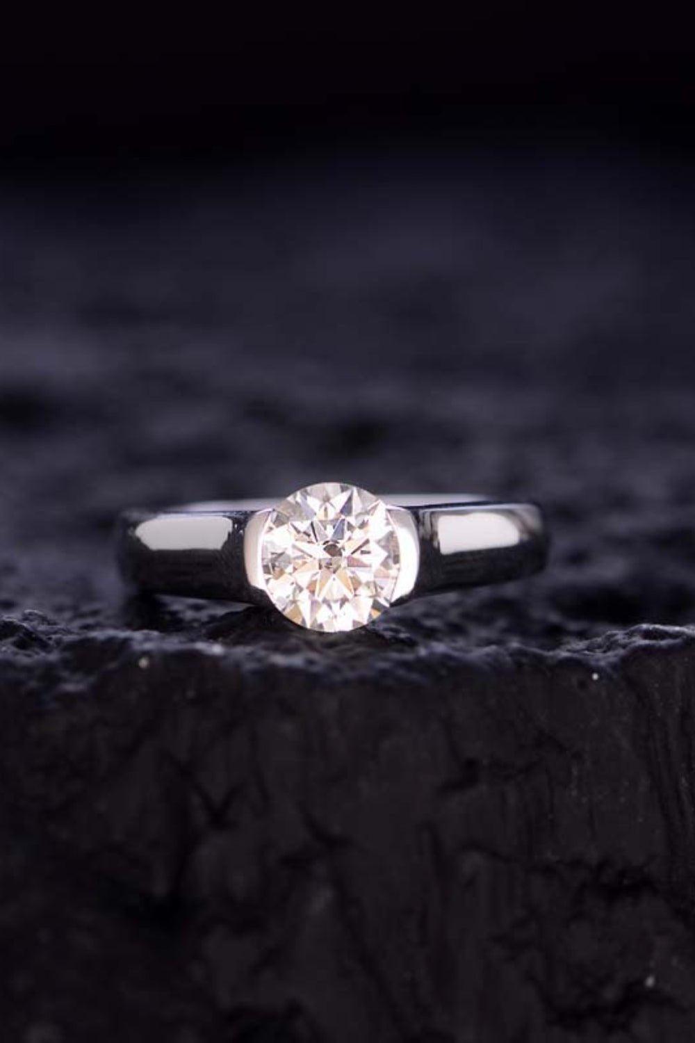 Elegant Moissanite Solitaire Ring - Captivating Silver-Toned Engagement Jewelry