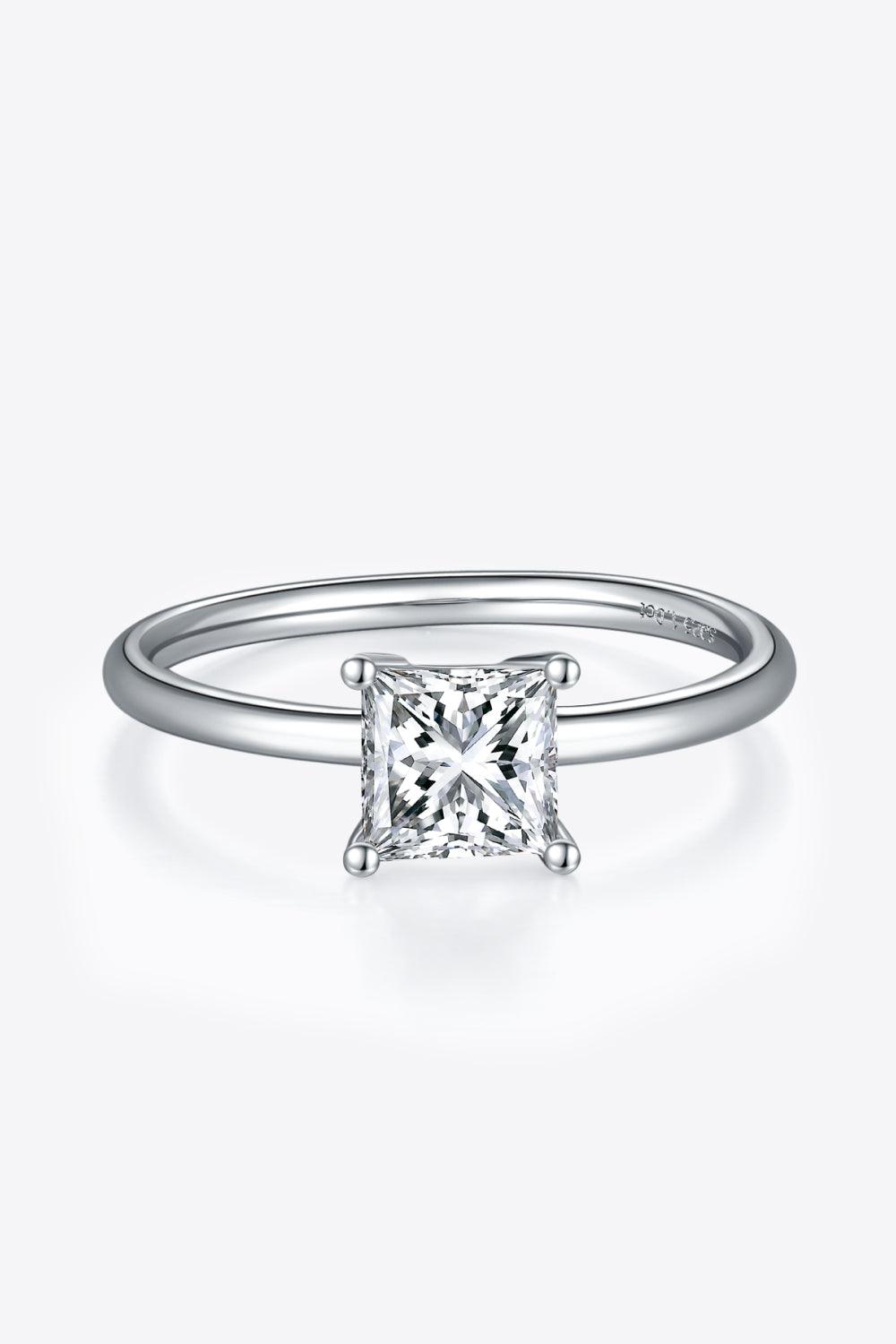 Dazzling 1 Carat Moissanite Solitaire Ring in Sleek 925 Sterling Silver Setting